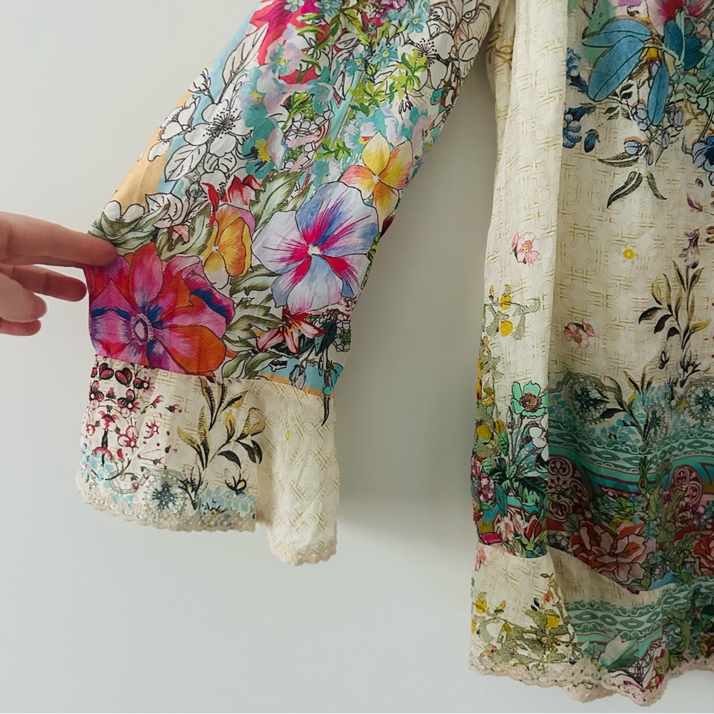 Johnny Was Daria 100% Silk Boho Cold Shoulder Boho Bell Sleeve Blouse Top S - Picture 6 of 13